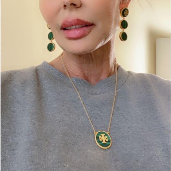 Tory Burch Emerald Green Medallion Necklace - Picture 3 of 11